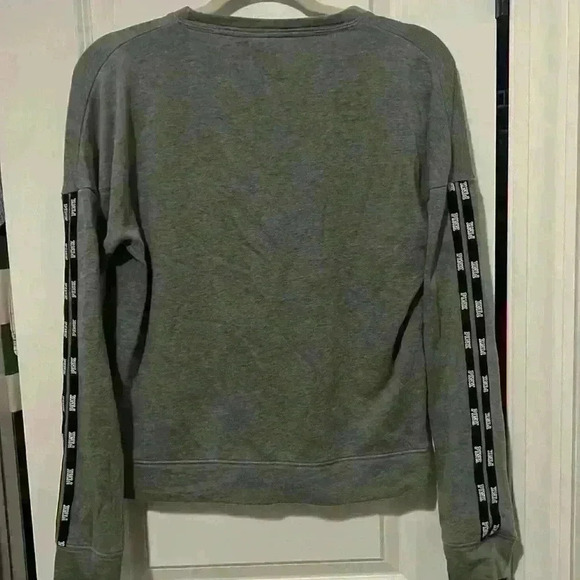 Victoria’s Secret Pink size XS Grey Spellout Logo Crewneck Light Sweater - Picture 3 of 5